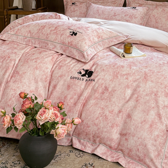 91家纺网 家纺一手货源 找家纺 舒慕家纺 2025新款长绒棉磨毛全棉磨毛四件套 熊猫-粉