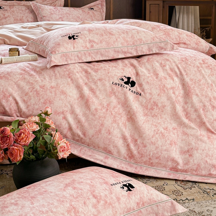 91家纺网 家纺一手货源 找家纺 舒慕家纺 2025新款长绒棉磨毛全棉磨毛四件套 熊猫-粉
