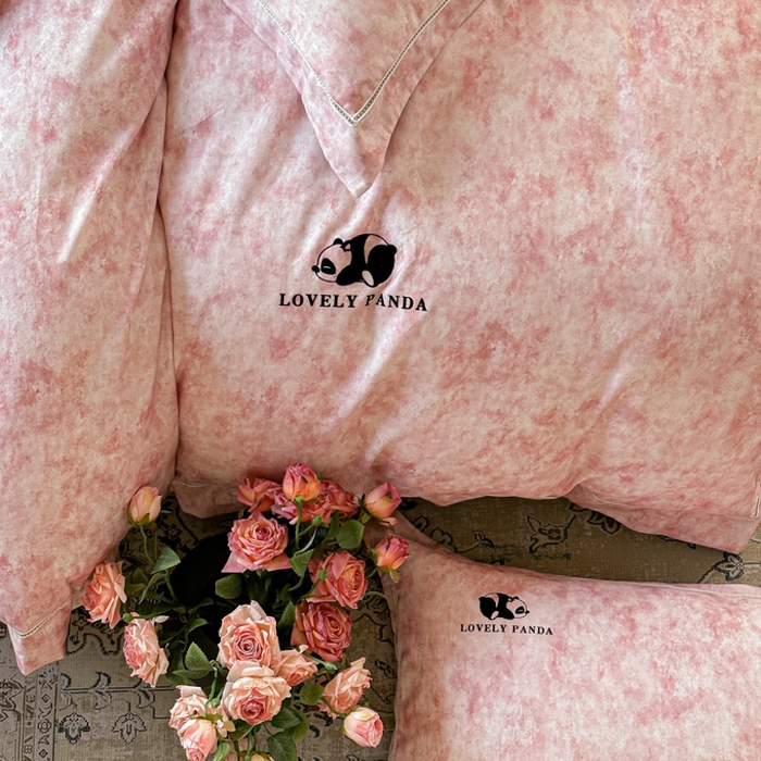 91家纺网 家纺一手货源 找家纺 舒慕家纺 2025新款长绒棉磨毛全棉磨毛四件套 熊猫-粉