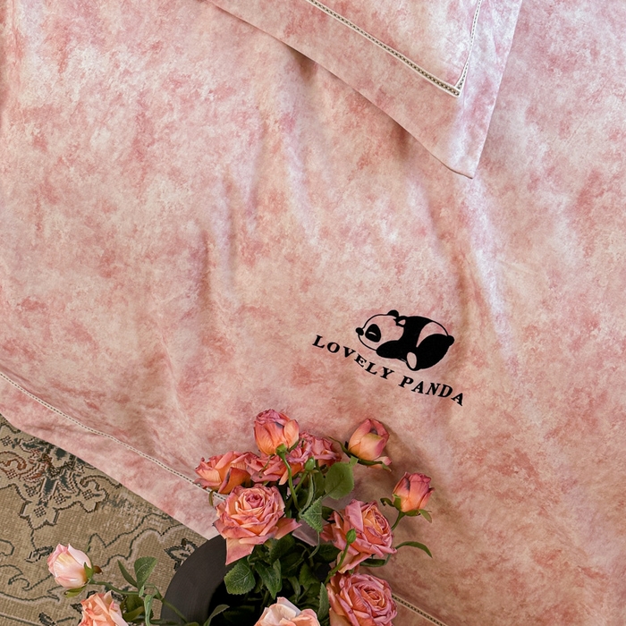 91家纺网 家纺一手货源 找家纺 舒慕家纺 2025新款长绒棉磨毛全棉磨毛四件套 熊猫-粉