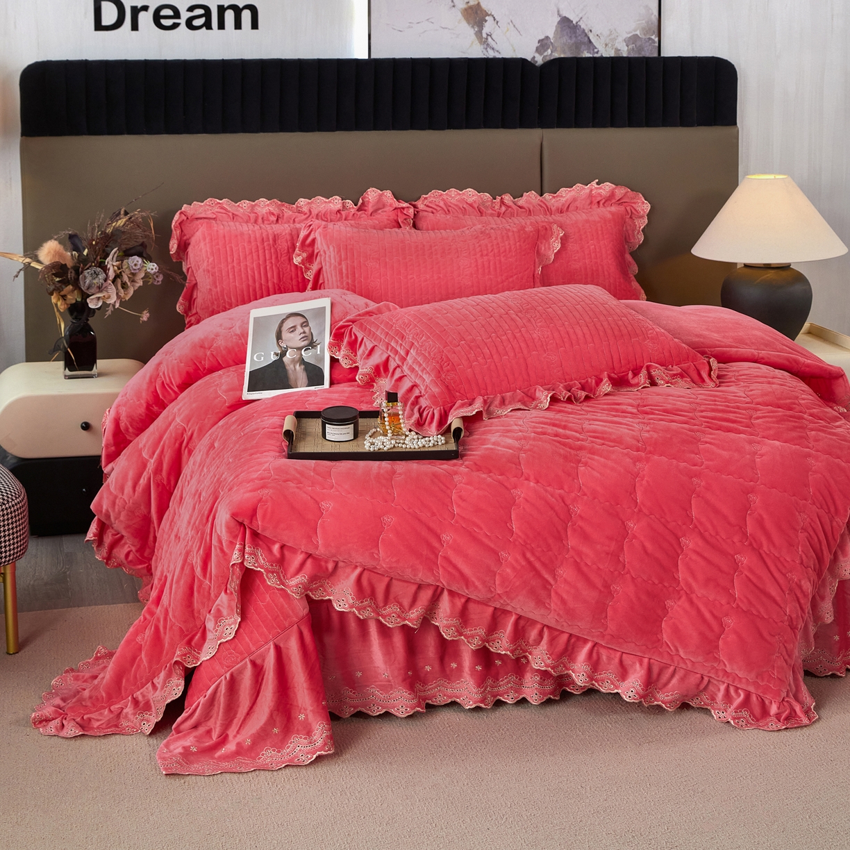 91家纺网 家纺一手货源 找家纺 青竹苑 2025新款婴儿绒宝宝绒玫瑰刺绣版床盖款四件套 慕达-深粉