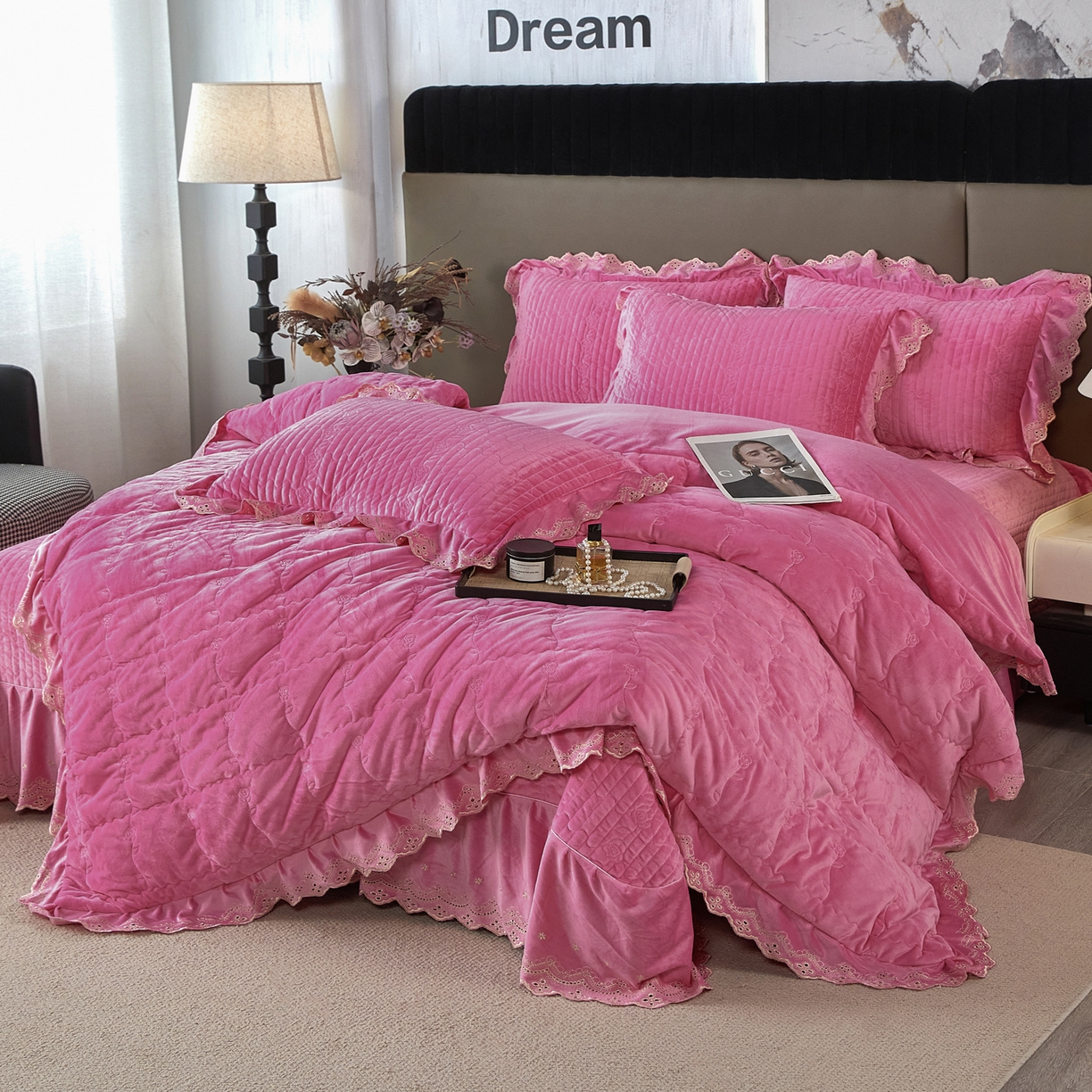 91家纺网 家纺一手货源 找家纺 青竹苑 2025新款婴儿绒宝宝绒玫瑰刺绣版床盖款四件套 慕达-妍红