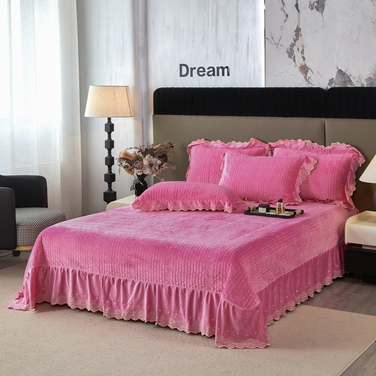 91家纺网 家纺一手货源 找家纺 青竹苑 2025新款婴儿绒宝宝绒玫瑰刺绣版床盖款四件套 慕达-妍红