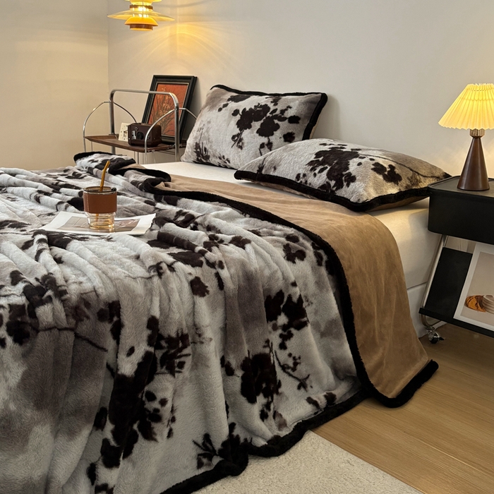 91家纺网 家纺一手货源 找家纺 （总）铠畅家纺 2025新款兔毛包边款仿兔毛被套毯牛奶绒被套毯子