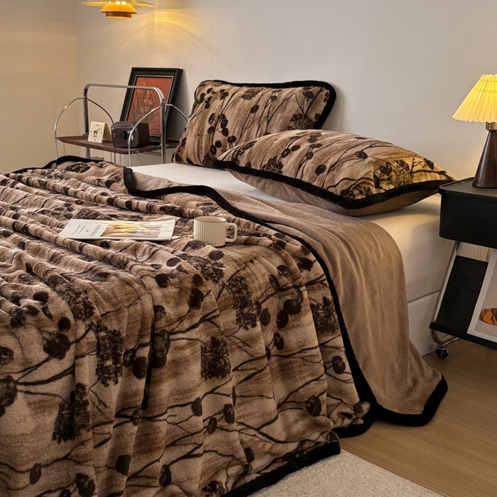 91家纺网 家纺一手货源 找家纺 （总）铠畅家纺 2025新款兔毛包边款仿兔毛被套毯牛奶绒被套毯子