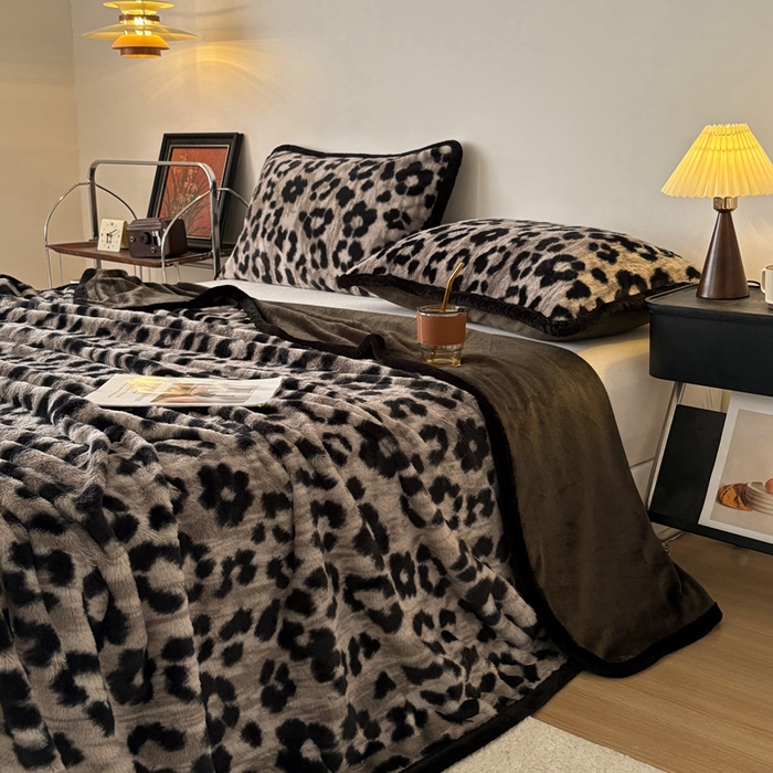 91家纺网 家纺一手货源 找家纺 （总）铠畅家纺 2025新款兔毛包边款仿兔毛被套毯牛奶绒被套毯子