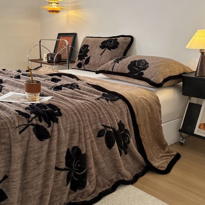 91家纺网 家纺一手货源 找家纺 （总）铠畅家纺 2025新款兔毛包边款仿兔毛被套毯牛奶绒被套毯子