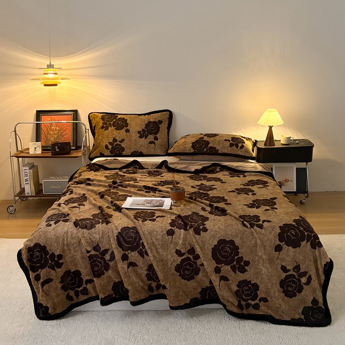 91家纺网 家纺一手货源 找家纺 铠畅家纺 2025新款兔毛包边款仿兔毛被套毯牛奶绒被套毯子 爱意玫瑰