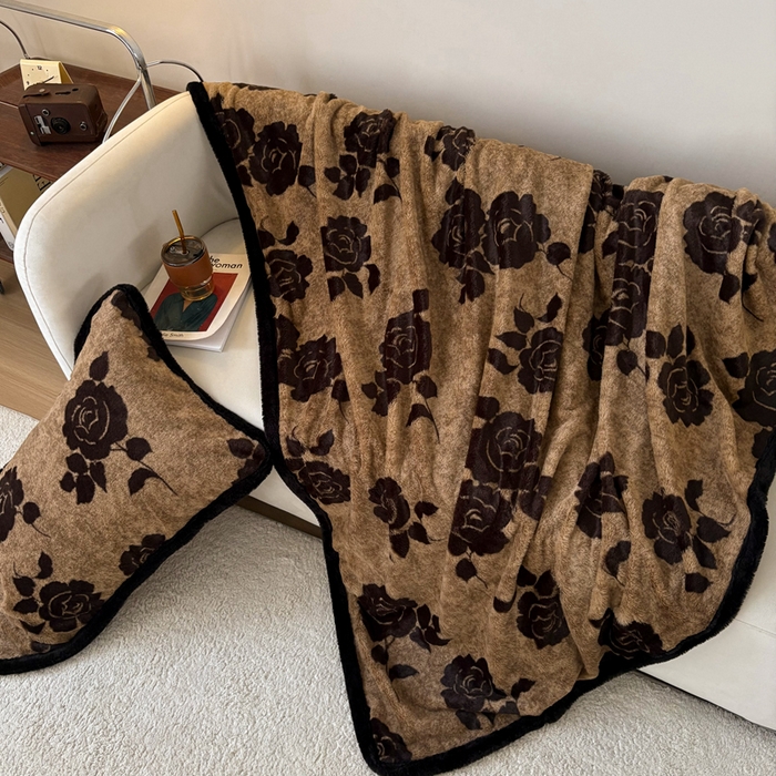 91家纺网 家纺一手货源 找家纺 铠畅家纺 2025新款兔毛包边款仿兔毛被套毯牛奶绒被套毯子 爱意玫瑰