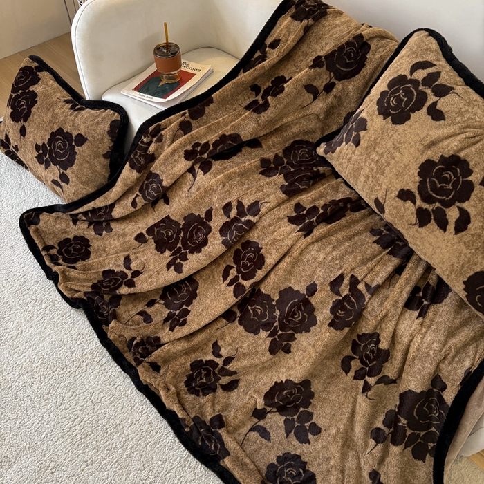 91家纺网 家纺一手货源 找家纺 铠畅家纺 2025新款兔毛包边款仿兔毛被套毯牛奶绒被套毯子 爱意玫瑰