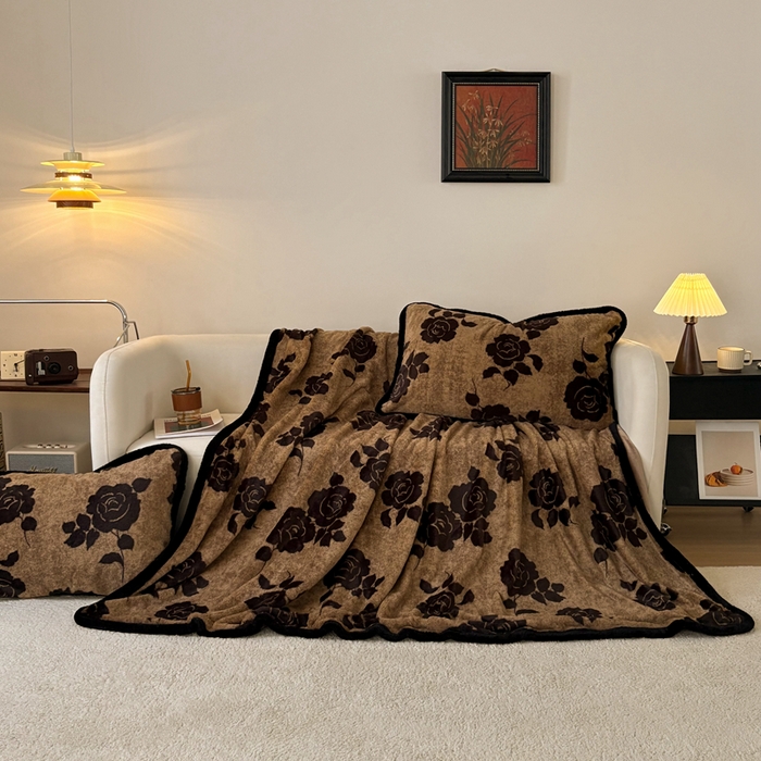 91家纺网 家纺一手货源 找家纺 铠畅家纺 2025新款兔毛包边款仿兔毛被套毯牛奶绒被套毯子 爱意玫瑰