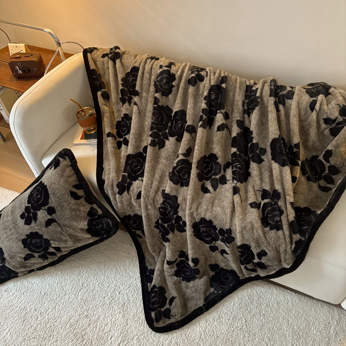 91家纺网 家纺一手货源 找家纺 铠畅家纺 2025新款兔毛包边款仿兔毛被套毯牛奶绒被套毯子 奥斯玫瑰