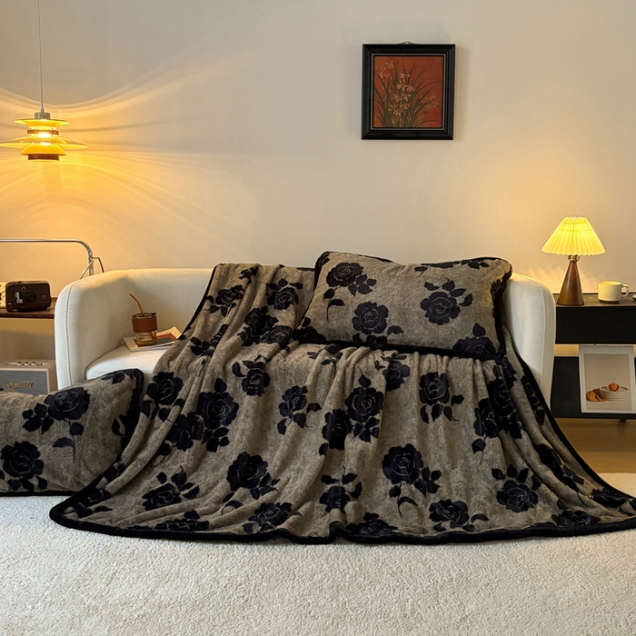 91家纺网 家纺一手货源 找家纺 铠畅家纺 2025新款兔毛包边款仿兔毛被套毯牛奶绒被套毯子 奥斯玫瑰