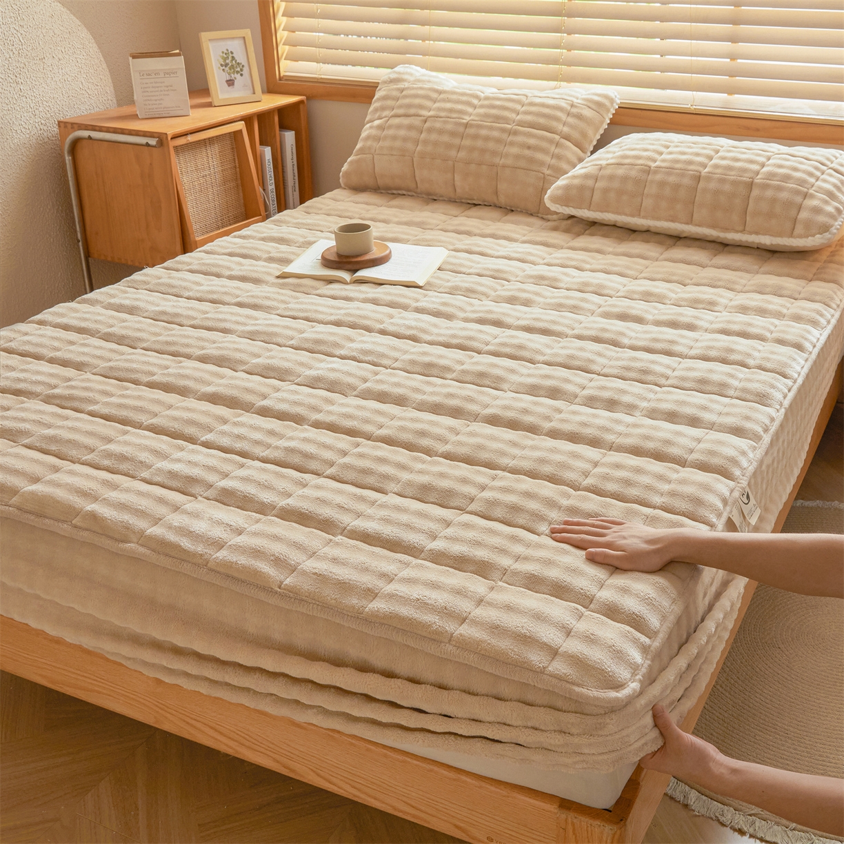 91家纺网 家纺一手货源 找家纺 （总）鑫顺欣 2025新款泡泡牛奶绒床笠套件三件套