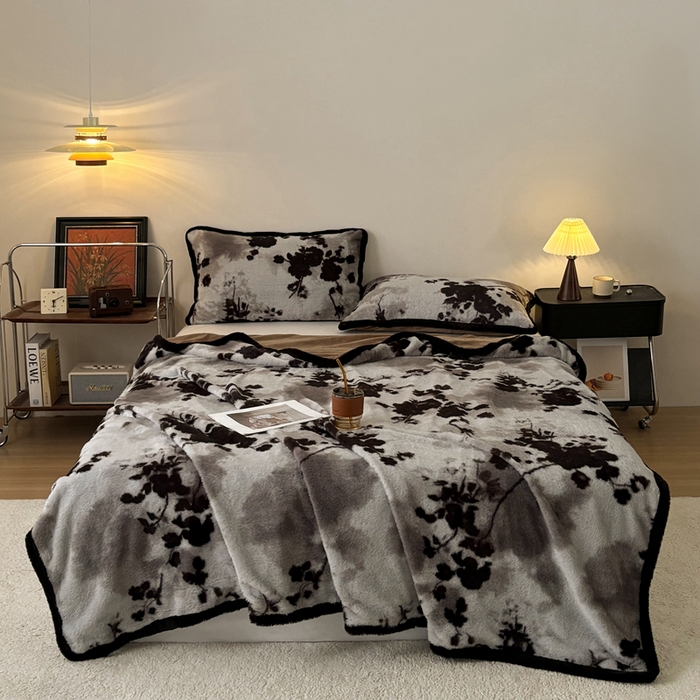 91家纺网 家纺一手货源 找家纺 铠畅家纺 2025新款兔毛包边款仿兔毛被套毯牛奶绒被套毯子 晨间玫瑰