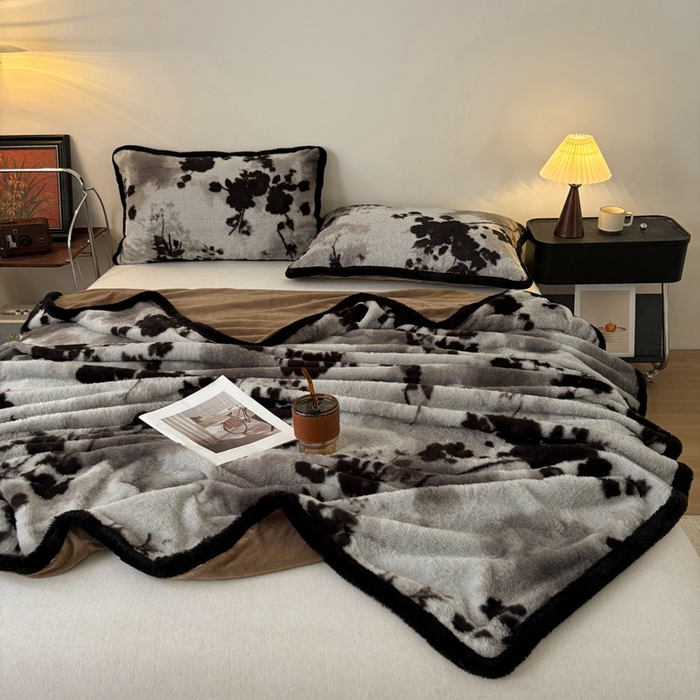 91家纺网 家纺一手货源 找家纺 铠畅家纺 2025新款兔毛包边款仿兔毛被套毯牛奶绒被套毯子 晨间玫瑰