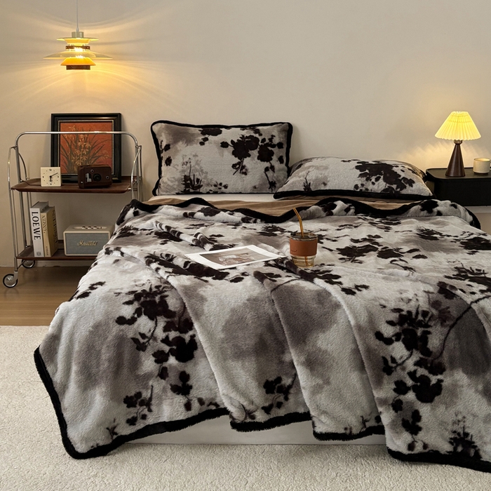 91家纺网 家纺一手货源 找家纺 铠畅家纺 2025新款兔毛包边款仿兔毛被套毯牛奶绒被套毯子 晨间玫瑰