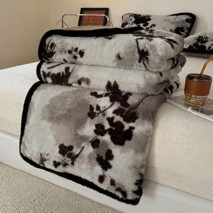 91家纺网 家纺一手货源 找家纺 铠畅家纺 2025新款兔毛包边款仿兔毛被套毯牛奶绒被套毯子 晨间玫瑰