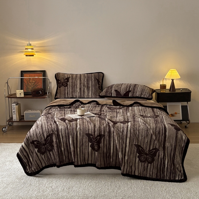 91家纺网 家纺一手货源 找家纺 铠畅家纺 2025新款兔毛包边款仿兔毛被套毯牛奶绒被套毯子 蝶之翼