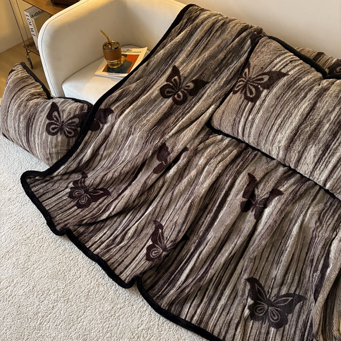 91家纺网 家纺一手货源 找家纺 铠畅家纺 2025新款兔毛包边款仿兔毛被套毯牛奶绒被套毯子 蝶之翼