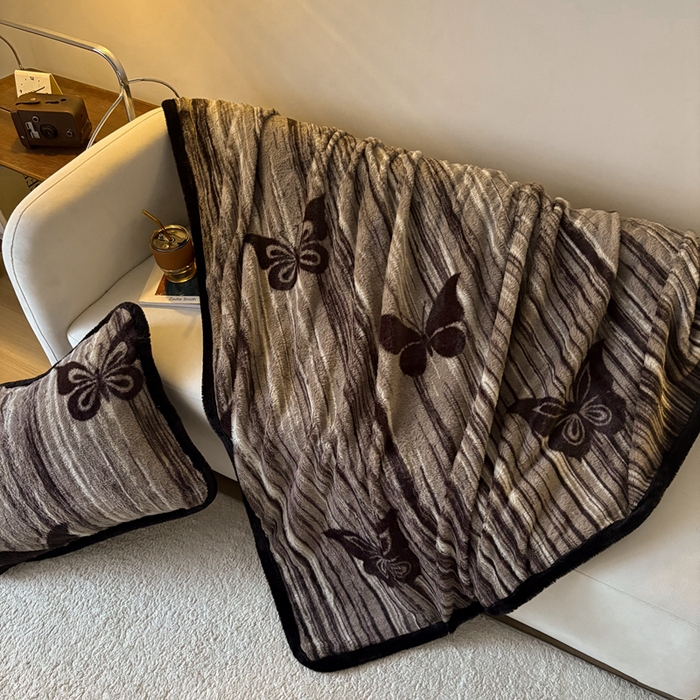 91家纺网 家纺一手货源 找家纺 铠畅家纺 2025新款兔毛包边款仿兔毛被套毯牛奶绒被套毯子 蝶之翼