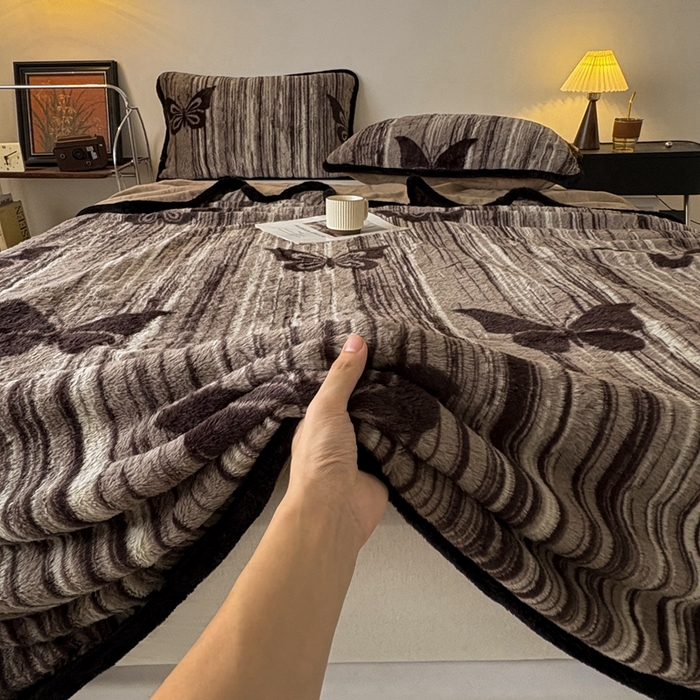 91家纺网 家纺一手货源 找家纺 铠畅家纺 2025新款兔毛包边款仿兔毛被套毯牛奶绒被套毯子 蝶之翼