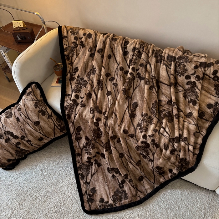 91家纺网 家纺一手货源 找家纺 铠畅家纺 2025新款兔毛包边款仿兔毛被套毯牛奶绒被套毯子 花夕