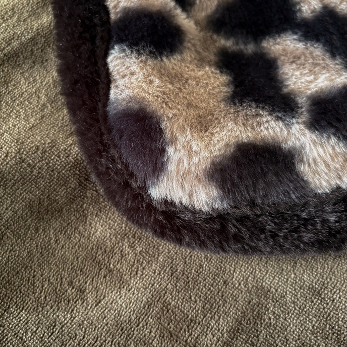 91家纺网 家纺一手货源 找家纺 铠畅家纺 2025新款兔毛包边款仿兔毛被套毯牛奶绒被套毯子 浪漫雪豹