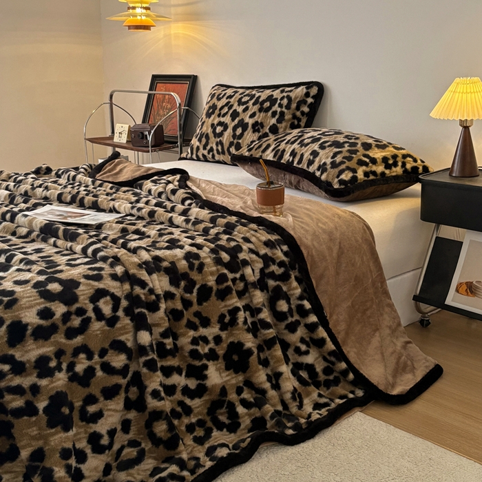 铠畅家纺 2025新款兔毛包边款仿兔毛被套毯牛奶绒被套毯子 鎏金豹迹