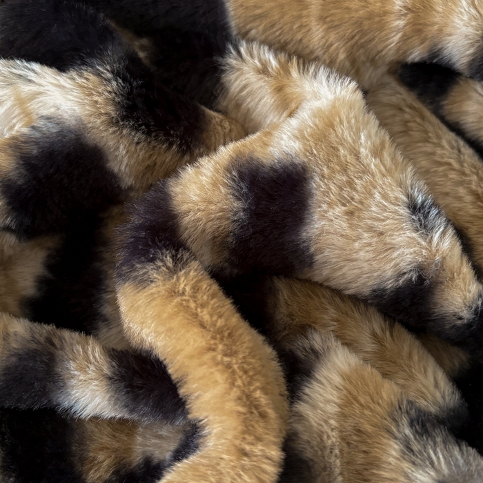 91家纺网 家纺一手货源 找家纺 铠畅家纺 2025新款兔毛包边款仿兔毛被套毯牛奶绒被套毯子 鎏金豹迹