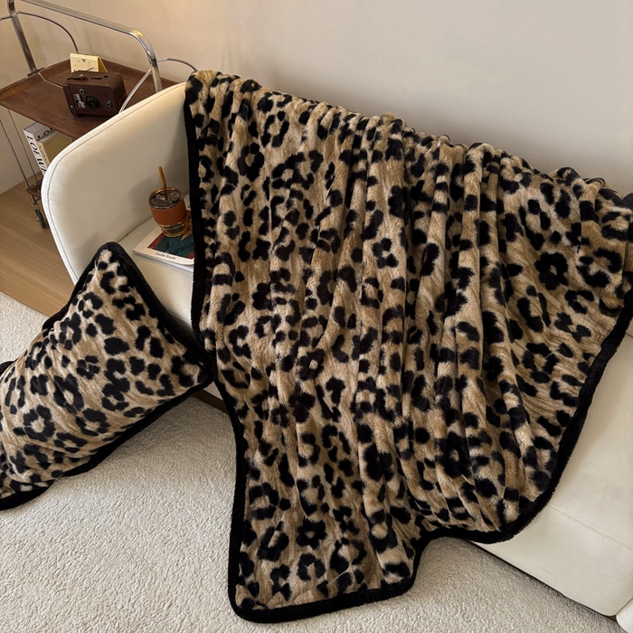 91家纺网 家纺一手货源 找家纺 铠畅家纺 2025新款兔毛包边款仿兔毛被套毯牛奶绒被套毯子 鎏金豹迹