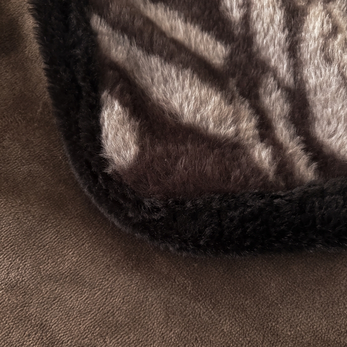 91家纺网 家纺一手货源 找家纺 铠畅家纺 2025新款兔毛包边款仿兔毛被套毯牛奶绒被套毯子 律动