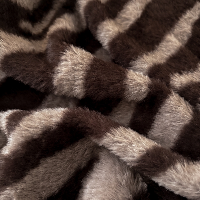 91家纺网 家纺一手货源 找家纺 铠畅家纺 2025新款兔毛包边款仿兔毛被套毯牛奶绒被套毯子 律动