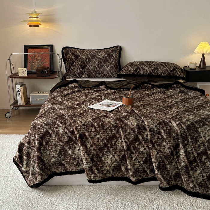 91家纺网 家纺一手货源 找家纺 铠畅家纺 2025新款兔毛包边款仿兔毛被套毯牛奶绒被套毯子 绿野仙踪