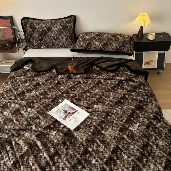 91家纺网 家纺一手货源 找家纺 铠畅家纺 2025新款兔毛包边款仿兔毛被套毯牛奶绒被套毯子 绿野仙踪