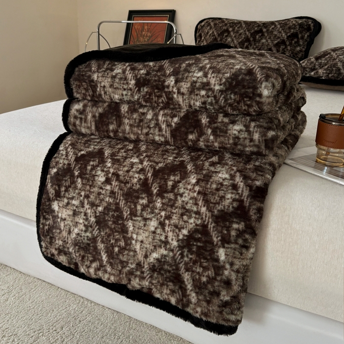 91家纺网 家纺一手货源 找家纺 铠畅家纺 2025新款兔毛包边款仿兔毛被套毯牛奶绒被套毯子 绿野仙踪