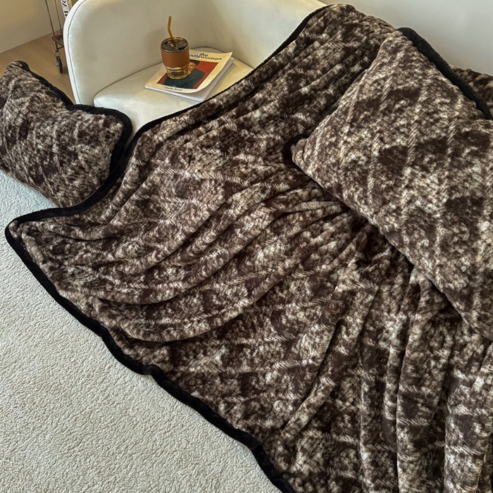 91家纺网 家纺一手货源 找家纺 铠畅家纺 2025新款兔毛包边款仿兔毛被套毯牛奶绒被套毯子 绿野仙踪