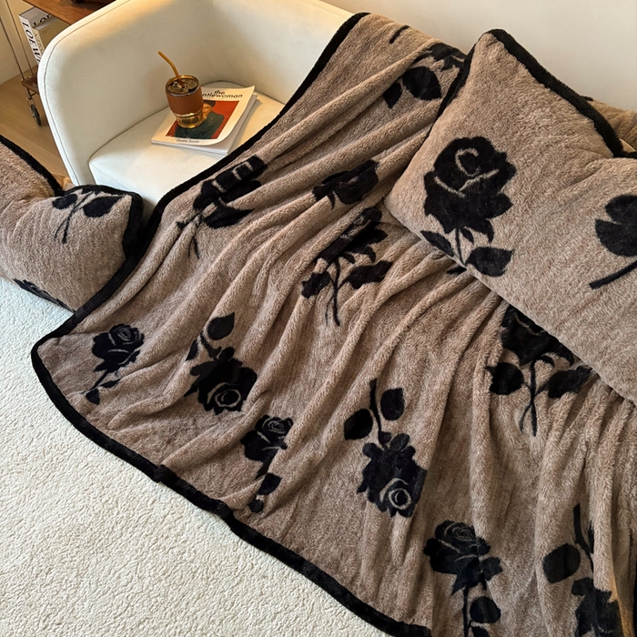 91家纺网 家纺一手货源 找家纺 铠畅家纺 2025新款兔毛包边款仿兔毛被套毯牛奶绒被套毯子 玫瑰晨露