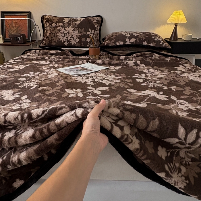 91家纺网 家纺一手货源 找家纺 铠畅家纺 2025新款兔毛包边款仿兔毛被套毯牛奶绒被套毯子 莫奈花园