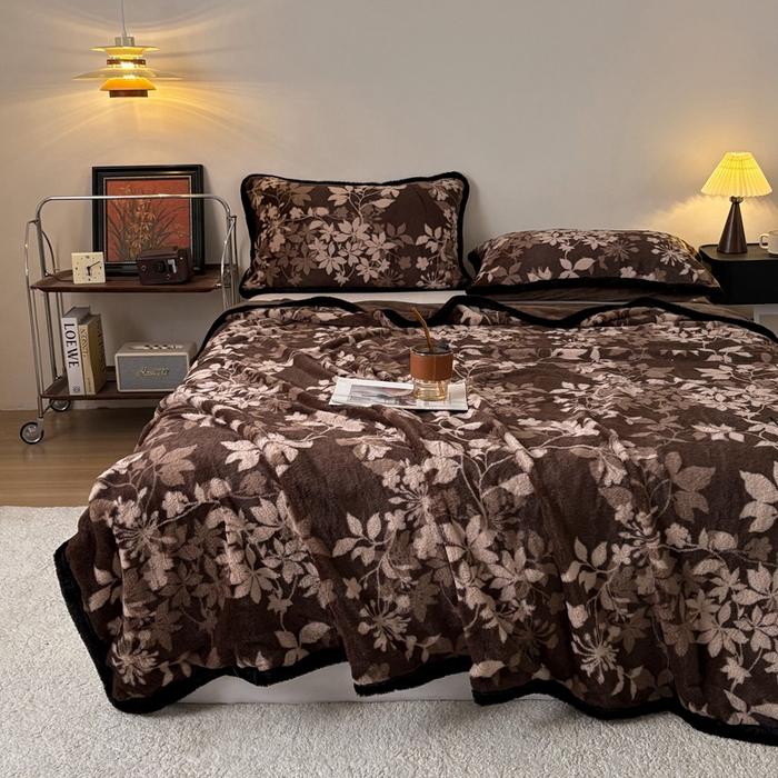 91家纺网 家纺一手货源 找家纺 铠畅家纺 2025新款兔毛包边款仿兔毛被套毯牛奶绒被套毯子 莫奈花园