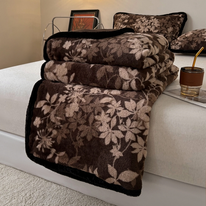 91家纺网 家纺一手货源 找家纺 铠畅家纺 2025新款兔毛包边款仿兔毛被套毯牛奶绒被套毯子 莫奈花园