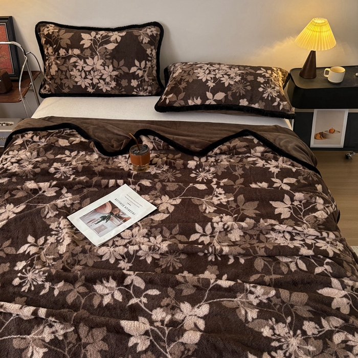 91家纺网 家纺一手货源 找家纺 铠畅家纺 2025新款兔毛包边款仿兔毛被套毯牛奶绒被套毯子 莫奈花园