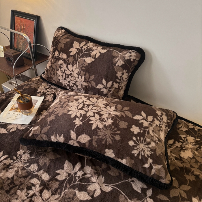 91家纺网 家纺一手货源 找家纺 铠畅家纺 2025新款兔毛包边款仿兔毛被套毯牛奶绒被套毯子 莫奈花园