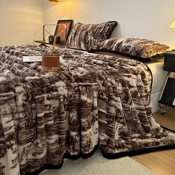 91家纺网 家纺一手货源 找家纺 铠畅家纺 2025新款兔毛包边款仿兔毛被套毯牛奶绒被套毯子 暮光