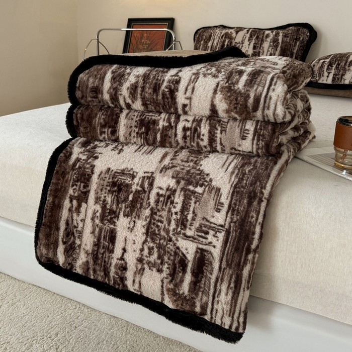 91家纺网 家纺一手货源 找家纺 铠畅家纺 2025新款兔毛包边款仿兔毛被套毯牛奶绒被套毯子 暮光