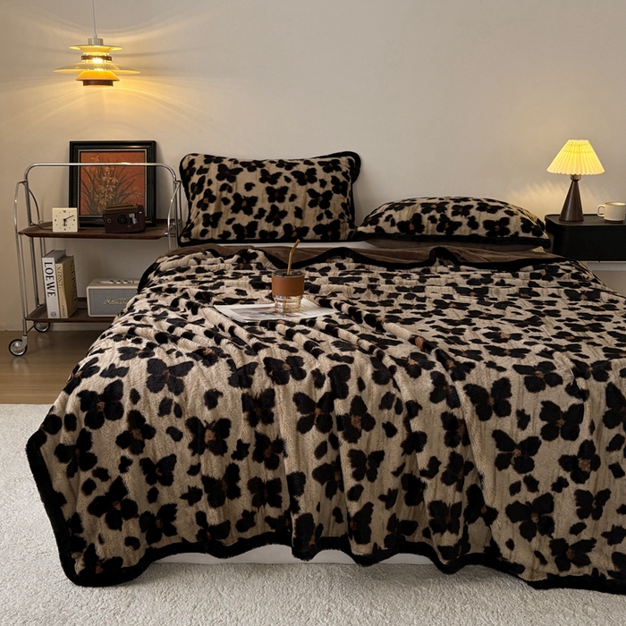 91家纺网 家纺一手货源 找家纺 铠畅家纺 2025新款兔毛包边款仿兔毛被套毯牛奶绒被套毯子 双栖蝶