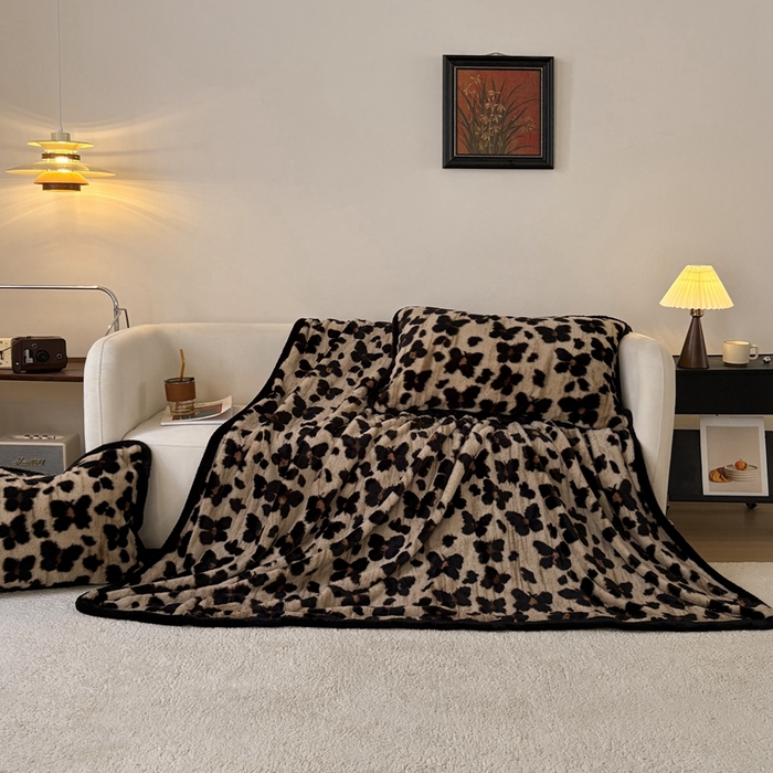 91家纺网 家纺一手货源 找家纺 铠畅家纺 2025新款兔毛包边款仿兔毛被套毯牛奶绒被套毯子 双栖蝶