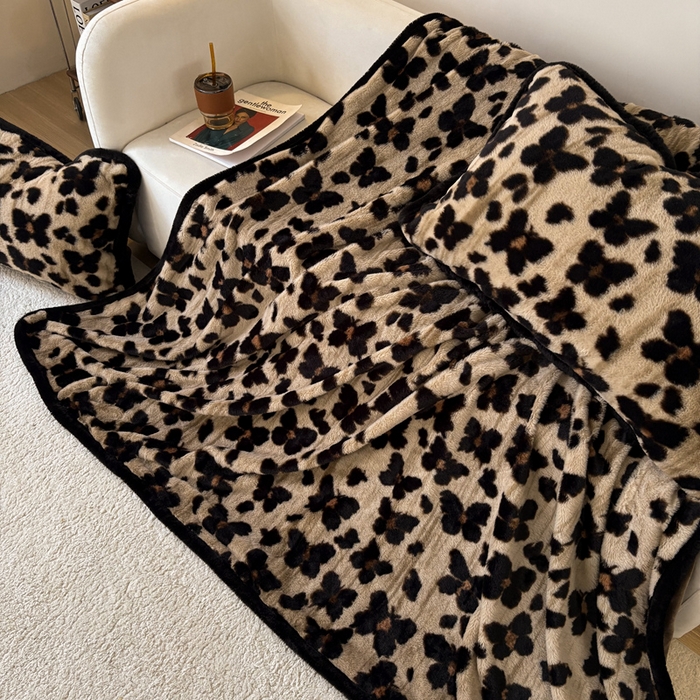 91家纺网 家纺一手货源 找家纺 铠畅家纺 2025新款兔毛包边款仿兔毛被套毯牛奶绒被套毯子 双栖蝶