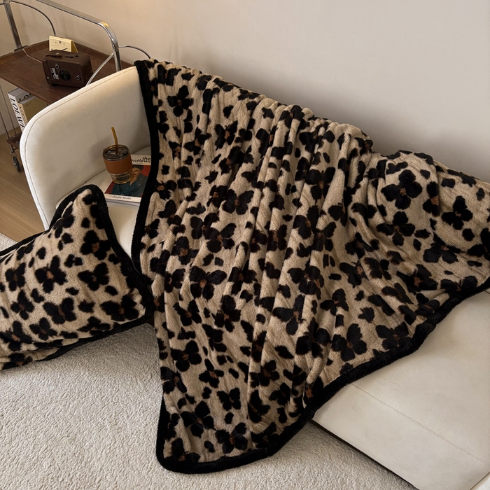 91家纺网 家纺一手货源 找家纺 铠畅家纺 2025新款兔毛包边款仿兔毛被套毯牛奶绒被套毯子 双栖蝶