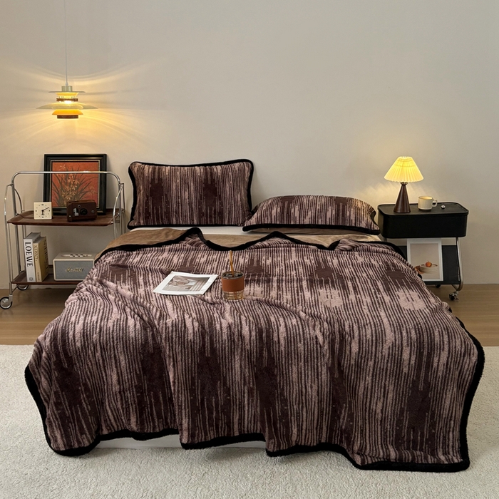 91家纺网 家纺一手货源 找家纺 铠畅家纺 2025新款兔毛包边款仿兔毛被套毯牛奶绒被套毯子 微瑕时光